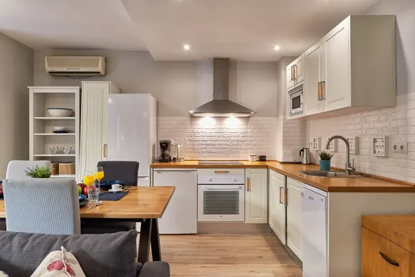 Fully equipped kitchen with a dining table at H&T Dream Stays apartment in Málaga